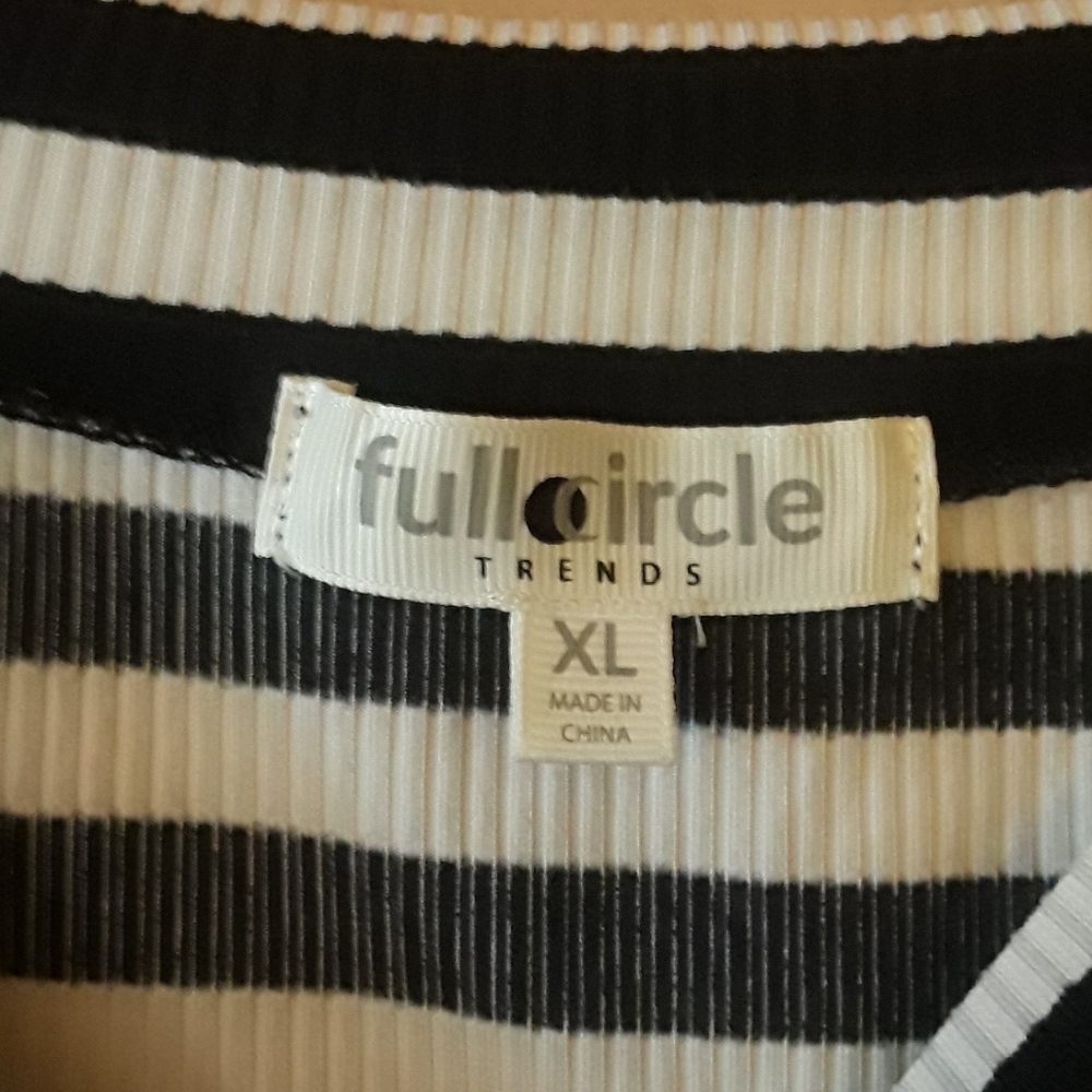 Full circle top - Picture 3 of 3